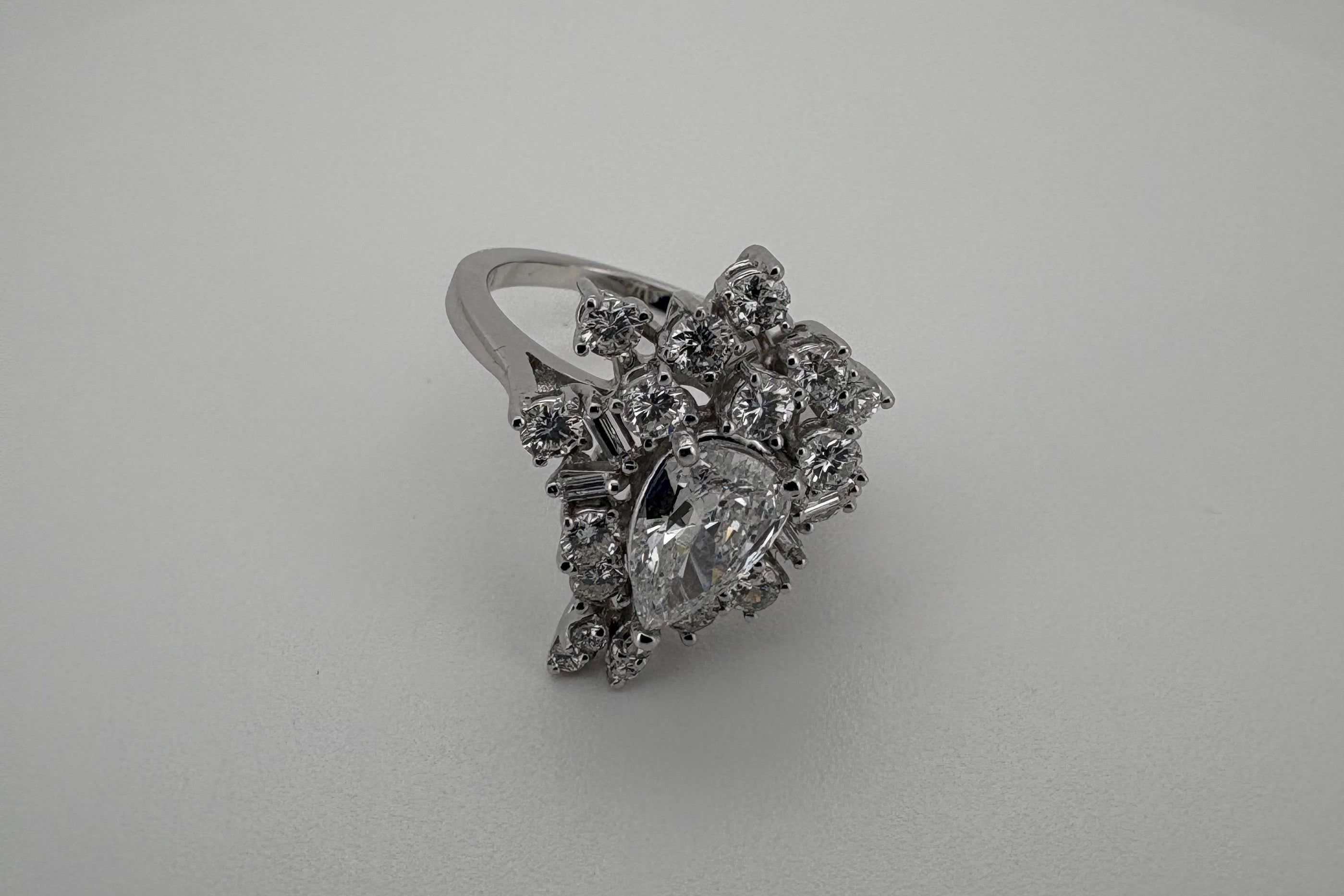 Bague Or blanc 18K et Diamant Poire