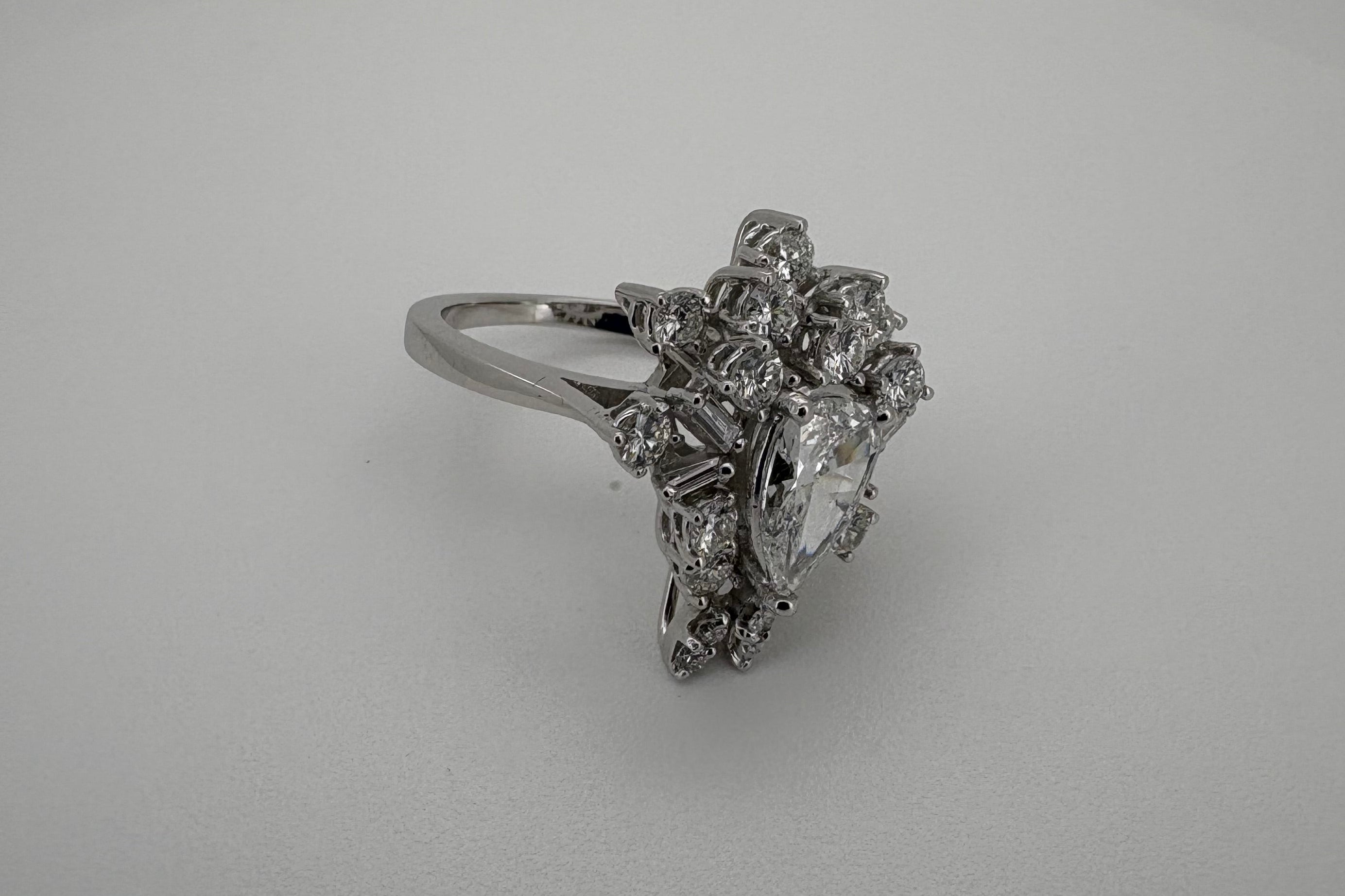 Bague Or blanc 18K et Diamant Poire