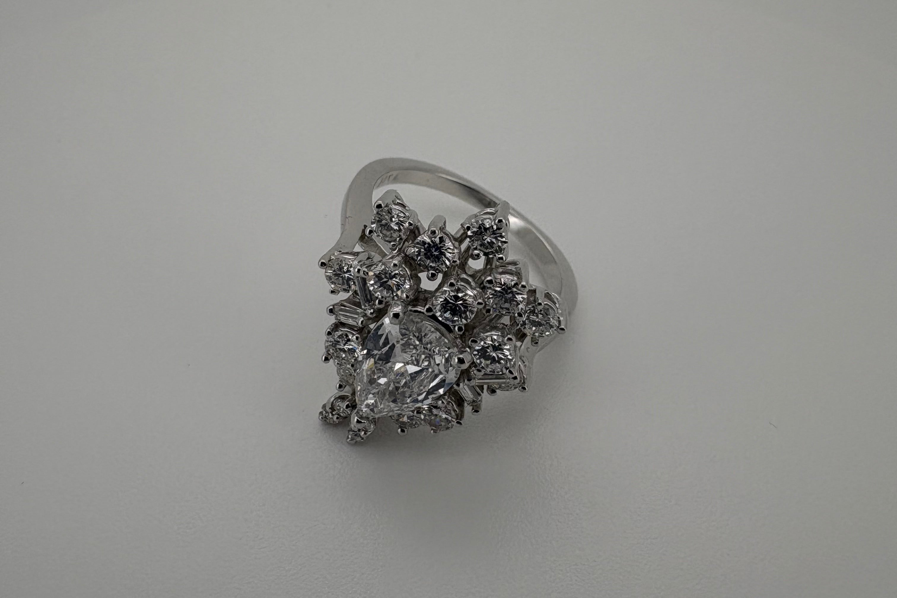 Bague Or blanc 18K et Diamant Poire