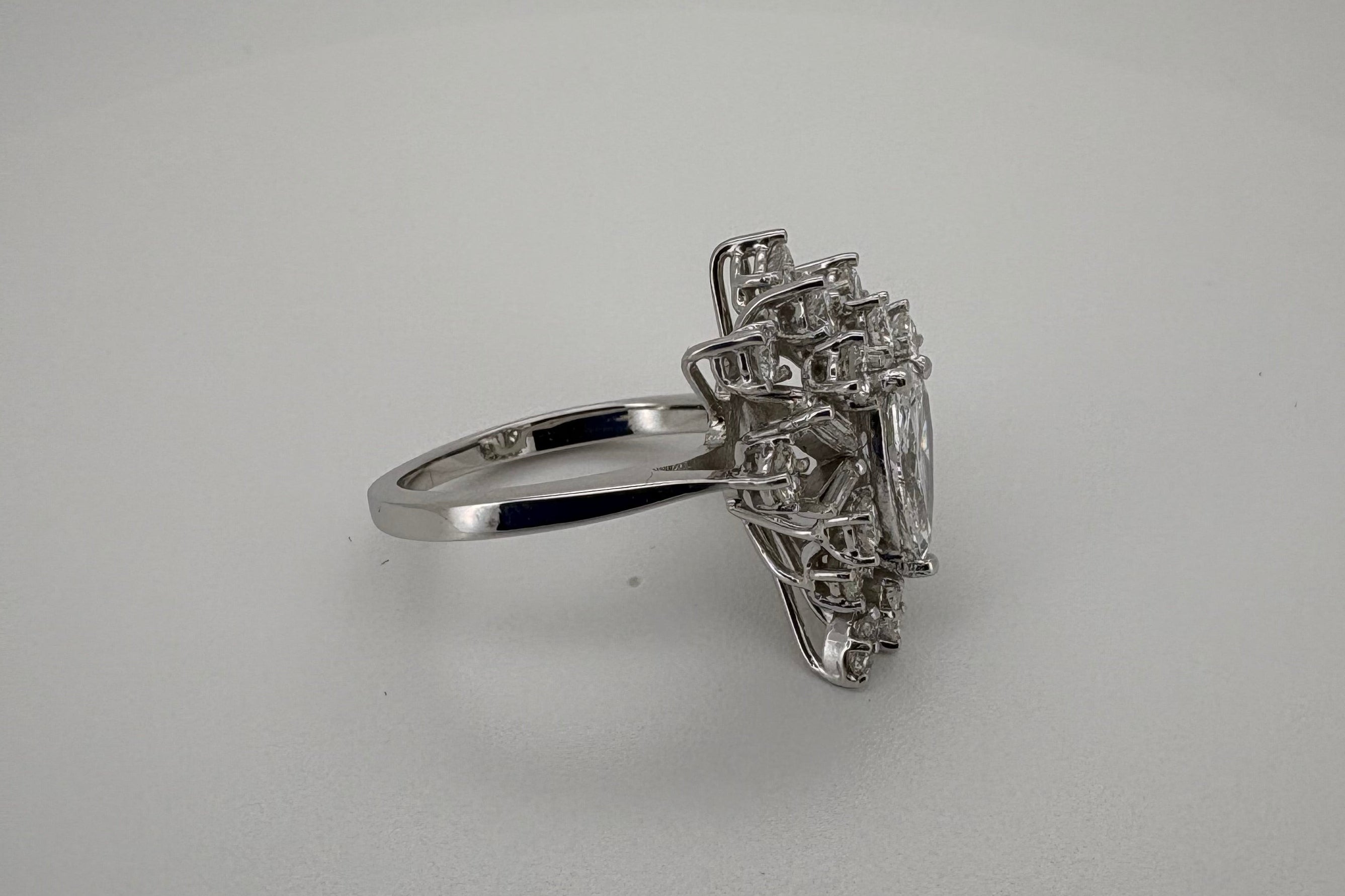 Bague Or blanc 18K et Diamant Poire