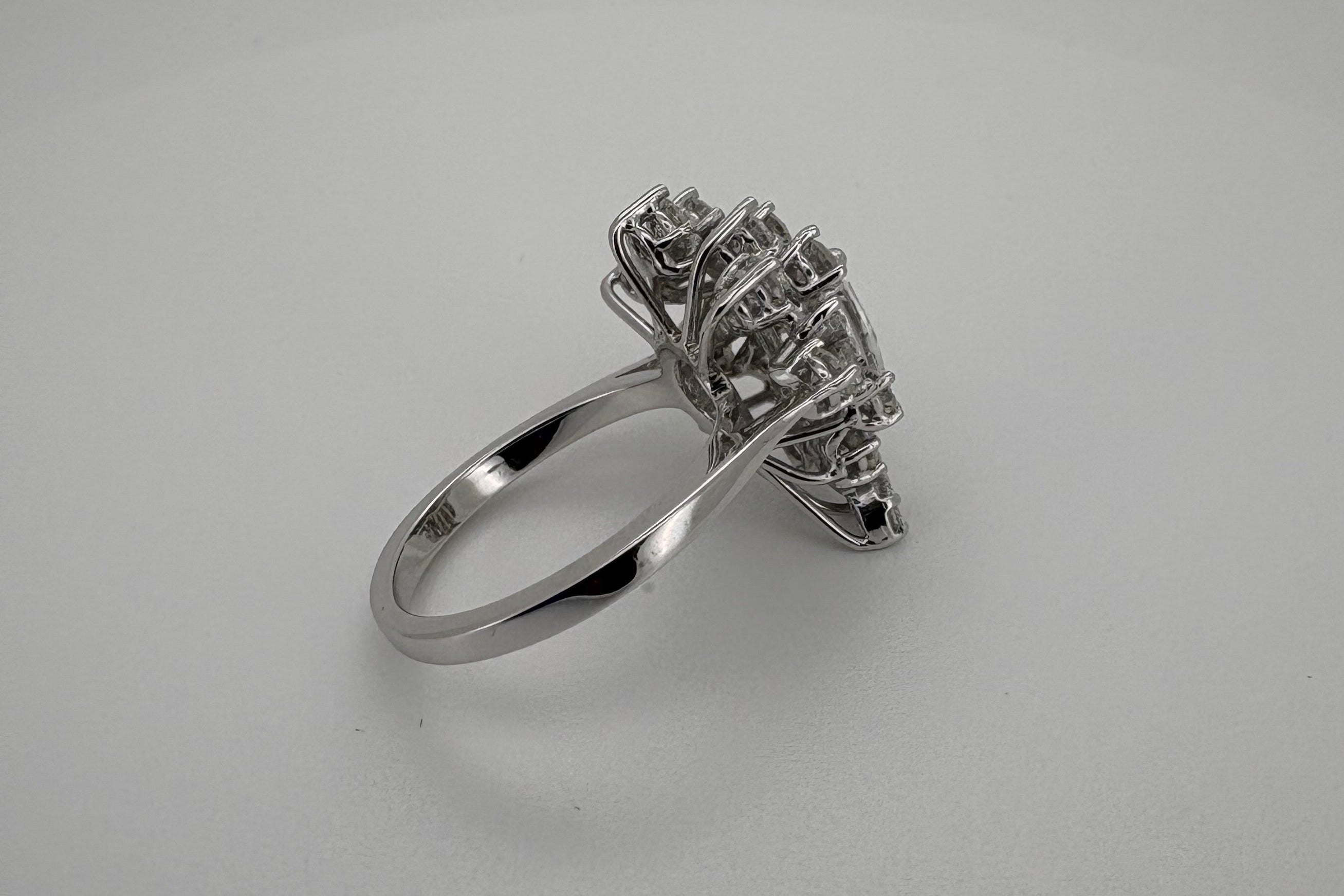 Bague Or blanc 18K et Diamant Poire