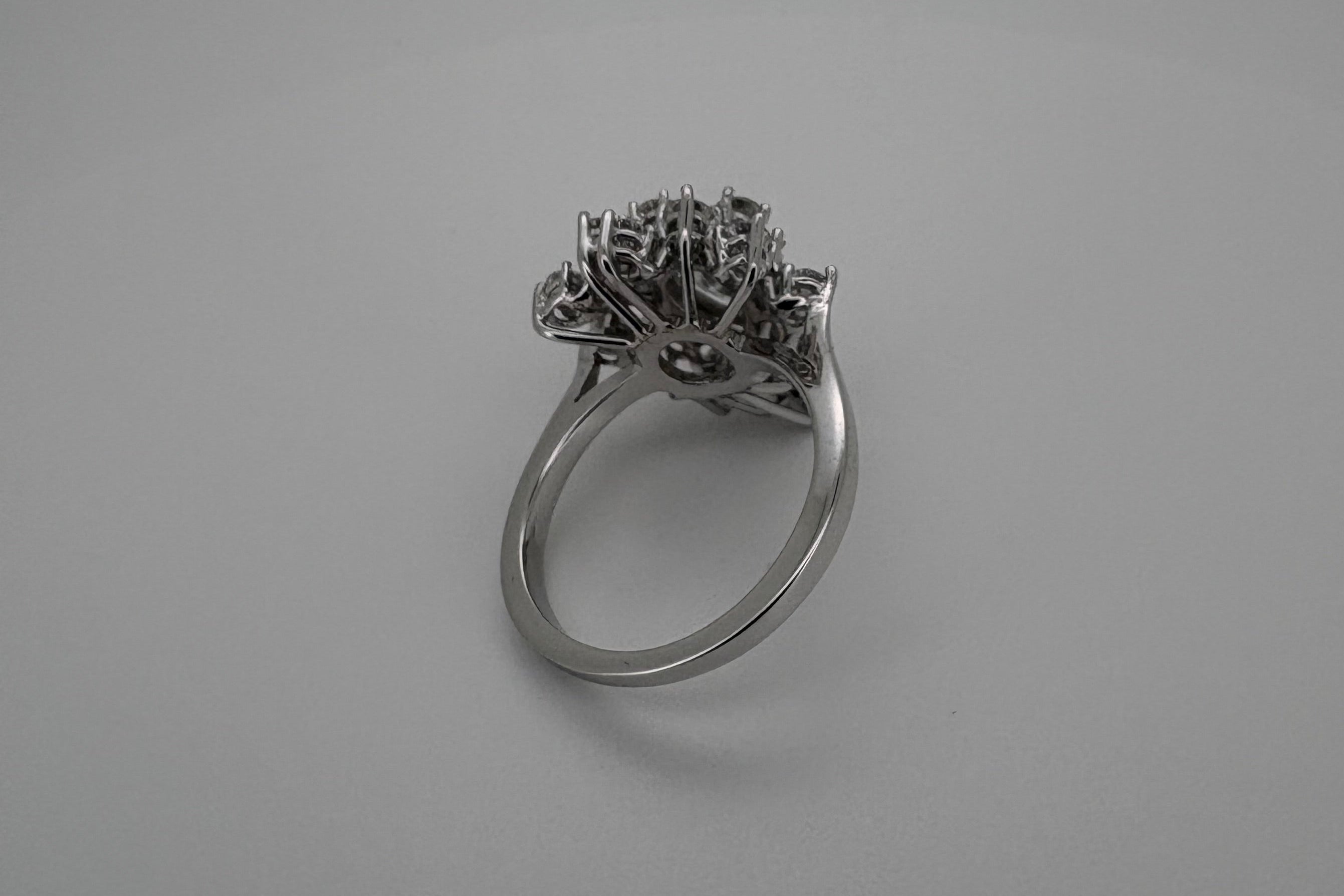 Bague Or blanc 18K et Diamant Poire