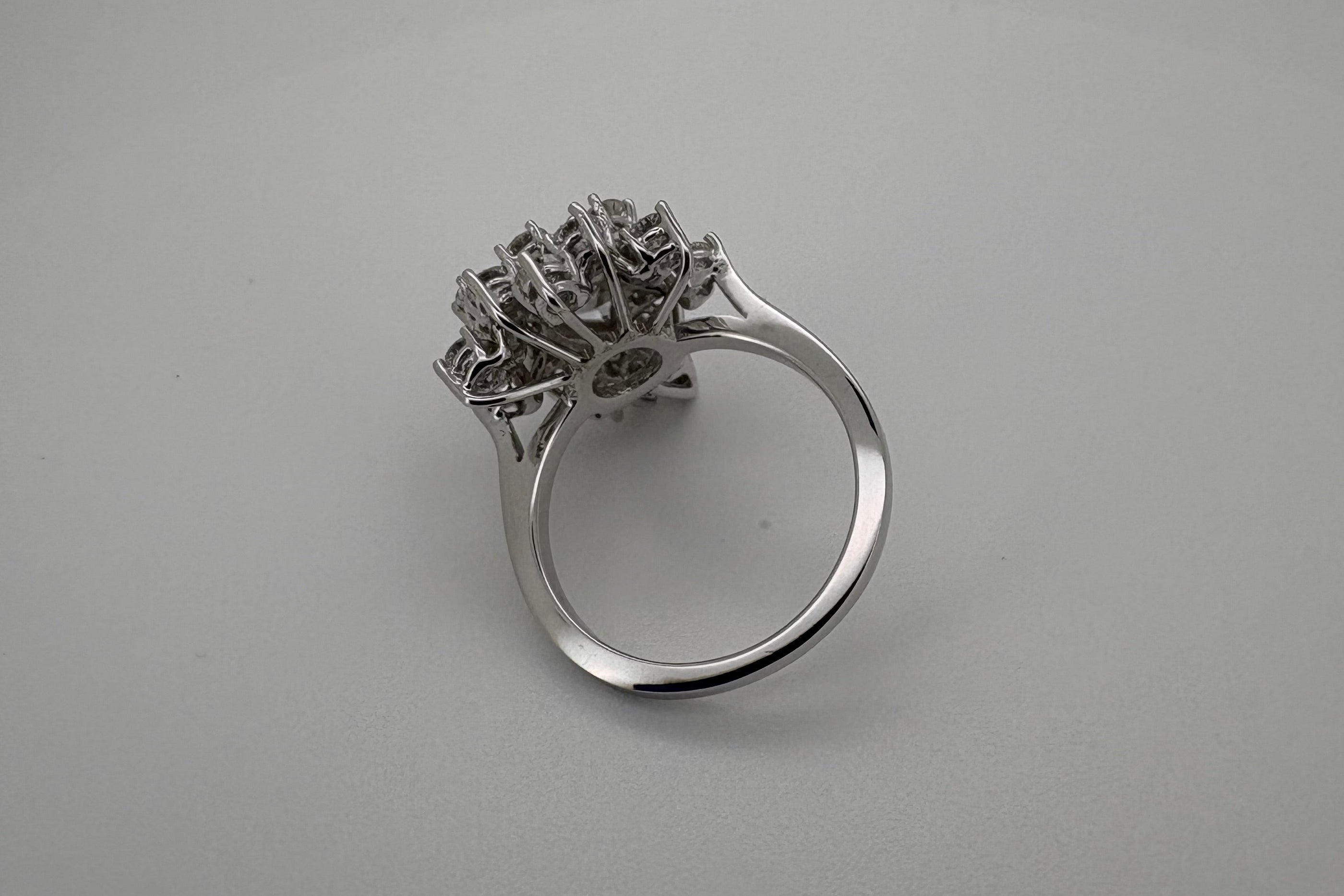 Bague Or blanc 18K et Diamant Poire