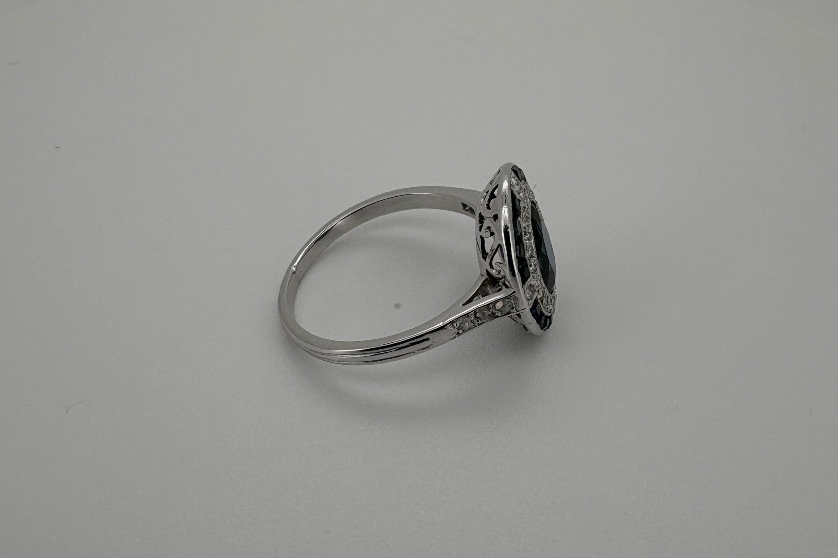 Bague Platine Art-Déco Saphirs et Diamants